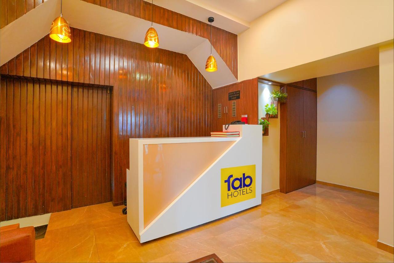 Fabexpress Colaba Grand Hotell Mumbai Exteriör bild