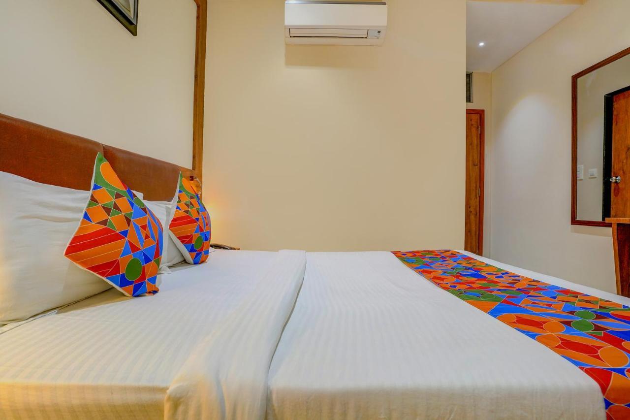 Fabexpress Colaba Grand Hotell Mumbai Exteriör bild