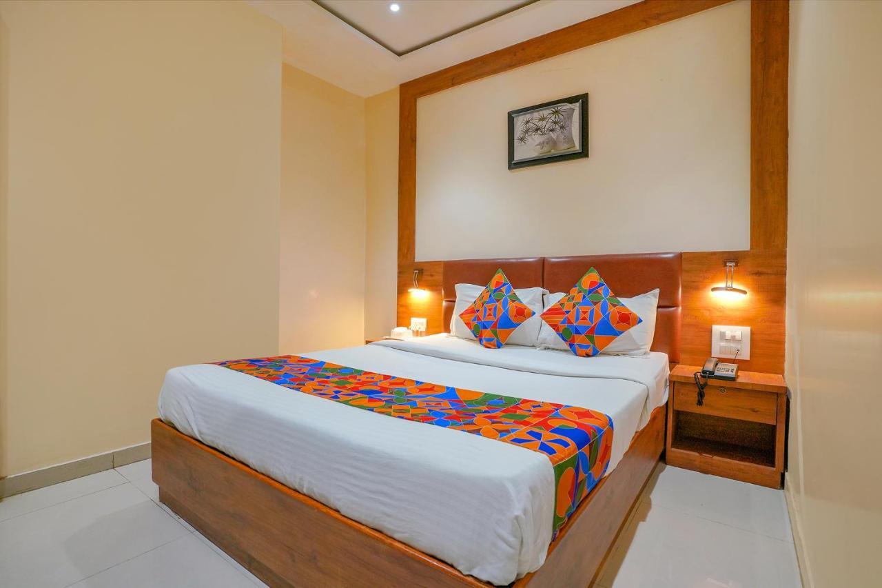 Fabexpress Colaba Grand Hotell Mumbai Exteriör bild